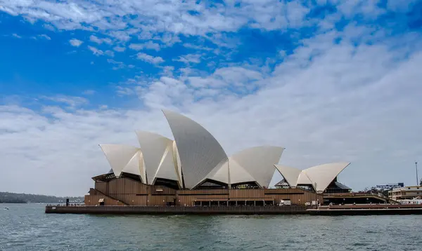 Opera House Sydney Australia Dengan Latar Belakang Awan Langit Yang Stok Foto Bebas Royalti
