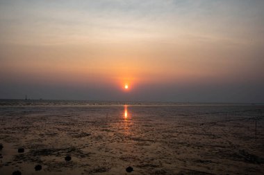 Akşamları gün batımının güzel manzarası farklı ses tonlarıyla, genel amaçlar için iyidir..