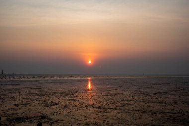 Akşamları gün batımının güzel manzarası farklı ses tonlarıyla, genel amaçlar için iyidir..