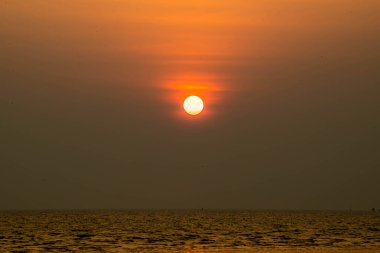 Akşamları gün batımının güzel manzarası farklı ses tonlarıyla, genel amaçlar için iyidir..