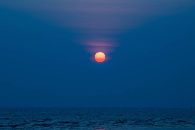 Akşamları gün batımının güzel manzarası farklı ses tonlarıyla, genel amaçlar için iyidir..