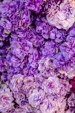 Kapalı ya da açık hava dekorasyonu için yapay çiçekler, farklı desen biçimleri, arkaplan ya da arkaplan ve genel amaçlar için kullanılır.