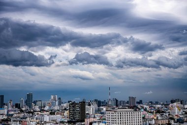 Mavi Gökyüzü Arkaplanı farklı türde güzel kabarık bulutlar ve güzel bir manzara ve bazıları da şehir manzarası..