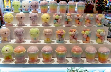 Bangkok, Tayland. - 22 Aralık 2023: Icon Siyam 'da Noel sezonu, etrafta fotoğraf ve video çekmeye gelen turist ve müşteriler arasında 5. yıl dönümünü kutluyoruz..