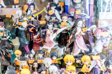 Bangkok, Tayland. 14 Kasım 2024: Japon plastik oyuncak bebekleri farklı stillerde, MIXT Chatuchak 'ta alıcılar için hatıra koleksiyonu olarak satılıyor. 
