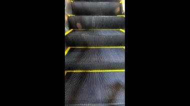 Bangkok, Tayland. * 12 Aralık 2024: MIXT Chatuchak 'ta oyuncaklar, hediyelik eşyalar, yiyecekler, giysiler ve diğerleri müşteriler ve turistler için satılıyor.