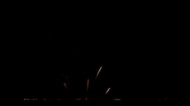 Cholburi, Tayland 'daki Pattaya plajı boyunca havai fişek gösterisi.