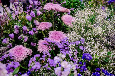Güzel çiçek süslemeleri, çiçek arka planı, düğün dekorasyonu, gül deseni, renkli arka plan, bir demet çiçek.