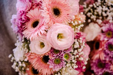 Güzel çiçek süslemeleri, çiçek arka planı, düğün dekorasyonu, gül deseni, renkli arka plan, bir demet çiçek.