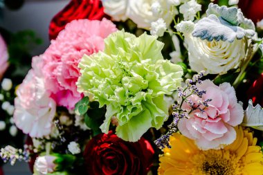 Güzel çiçek süslemeleri, çiçek arka planı, düğün dekorasyonu, gül deseni, renkli arka plan, bir demet çiçek.