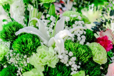 Güzel çiçek süslemeleri, çiçek arka planı, düğün dekorasyonu, gül deseni, renkli arka plan, bir demet çiçek.