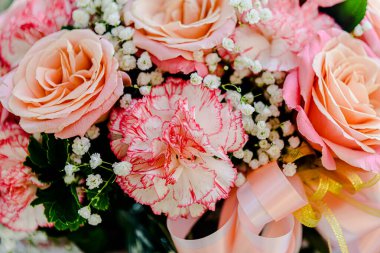 Güzel çiçek süslemeleri, çiçek arka planı, düğün dekorasyonu, gül deseni, renkli arka plan, bir demet çiçek.