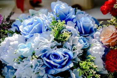 Güzel çiçek süslemeleri, çiçek arka planı, düğün dekorasyonu, gül deseni, renkli arka plan, bir demet çiçek.