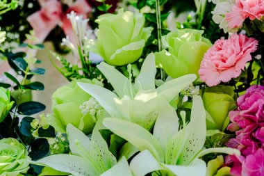 Güzel çiçek süslemeleri, çiçek arka planı, düğün dekorasyonu, gül deseni, renkli arka plan, bir demet çiçek.