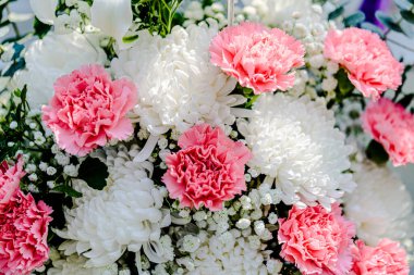 Güzel çiçek süslemeleri, çiçek arka planı, düğün dekorasyonu, gül deseni, renkli arka plan, bir demet çiçek.