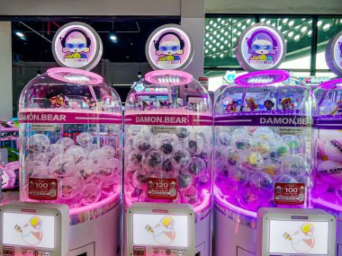 Popüler çizgi film ve animasyon dizilerinden ünlü karakter figürleri. Seçici bir odak noktasında halka gösterilmiştir.