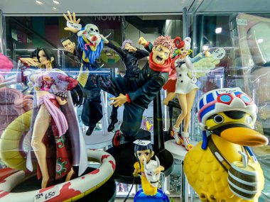 Popüler çizgi film ve animasyon dizilerinden ünlü karakter figürleri. Seçici bir odak noktasında halka gösterilmiştir.