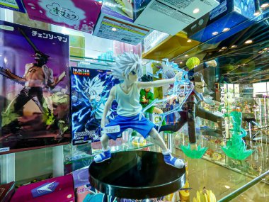 Popüler çizgi film ve animasyon dizilerinden ünlü karakter figürleri. Seçici bir odak noktasında halka gösterilmiştir.