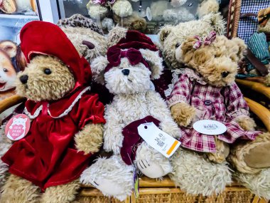 Popüler çizgi film ve animasyon dizilerinden ünlü karakter figürleri. Seçici bir odak noktasında halka gösterilmiştir.