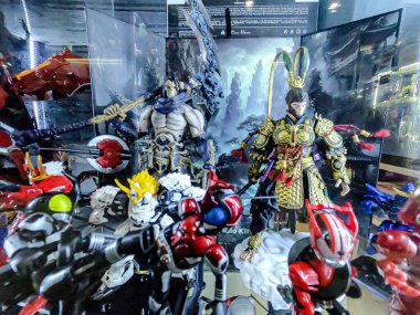 Popüler çizgi film ve animasyon dizilerinden ünlü karakter figürleri. Seçici bir odak noktasında halka gösterilmiştir.