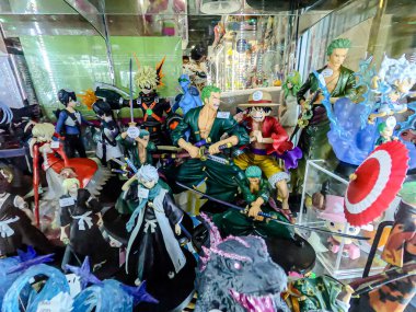 Popüler çizgi film ve animasyon dizilerinden ünlü karakter figürleri. Seçici bir odak noktasında halka gösterilmiştir.