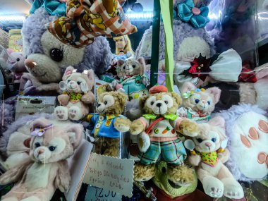 Popüler çizgi film ve animasyon dizilerinden ünlü karakter figürleri. Seçici bir odak noktasında halka gösterilmiştir.