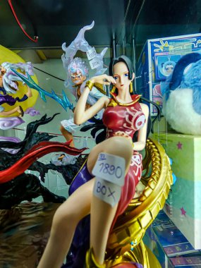 Popüler çizgi film ve animasyon dizilerinden ünlü karakter figürleri. Seçici bir odak noktasında halka gösterilmiştir.