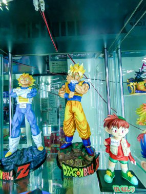 Popüler çizgi film ve animasyon dizilerinden ünlü karakter figürleri. Seçici bir odak noktasında halka gösterilmiştir.