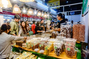 Sergi etkinliği, birçok yerli ve turistin geldiği Kraliçe Sirikit Ulusal Kongre Merkezi 'nde (QSNCC) Tayland ve Denizaşırı Seyahat etkinliği. Bangkok, Tayland. - 9 Mart 2025.