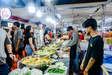 Sergi etkinliği, birçok yerli ve turistin geldiği Kraliçe Sirikit Ulusal Kongre Merkezi 'nde (QSNCC) Tayland ve Denizaşırı Seyahat etkinliği. Bangkok, Tayland. - 9 Mart 2025.
