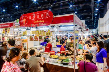 Sergi etkinliği, birçok yerli ve turistin geldiği Kraliçe Sirikit Ulusal Kongre Merkezi 'nde (QSNCC) Tayland ve Denizaşırı Seyahat etkinliği. Bangkok, Tayland. - 9 Mart 2025.
