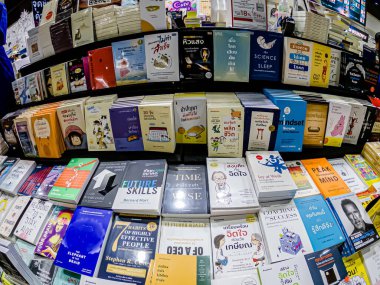 Bangkok, Tayland. - 28 Mart 2025 'te Bangkok QSNCC' deki 53. Ulusal Kitap Fuarı 'nda bir sürü yerli insan kendi çıkarları doğrultusunda alışverişe geldi..