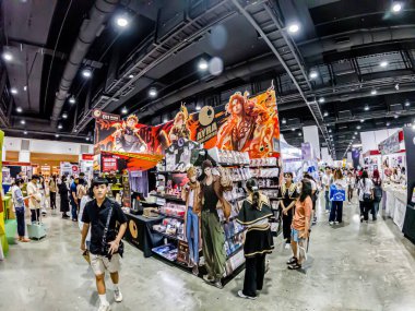 Bangkok, Tayland. - 28 Mart 2025 'te Bangkok QSNCC' deki 53. Ulusal Kitap Fuarı 'nda bir sürü yerli insan kendi çıkarları doğrultusunda alışverişe geldi..