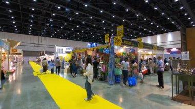 Tayland 'daki QSNCC' de 2025 sayılı Style Bangkok etkinliği. Bir sürü yerli insan alışveriş için kendi çıkarları doğrultusunda geliyor. Bangkok, Tayland. - 5 Nisan 2025.