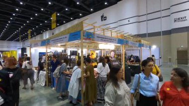 Tayland 'daki QSNCC' de 2025 sayılı Style Bangkok etkinliği. Bir sürü yerli insan alışveriş için kendi çıkarları doğrultusunda geliyor. Bangkok, Tayland. - 5 Nisan 2025.