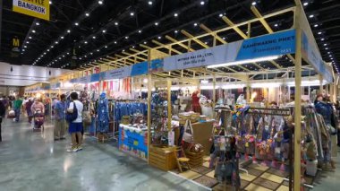 Tayland 'daki QSNCC' de 2025 sayılı Style Bangkok etkinliği. Bir sürü yerli insan alışveriş için kendi çıkarları doğrultusunda geliyor. Bangkok, Tayland. - 5 Nisan 2025.