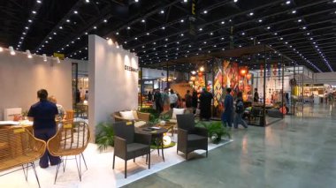 Tayland 'daki QSNCC' de 2025 sayılı Style Bangkok etkinliği. Bir sürü yerli insan alışveriş için kendi çıkarları doğrultusunda geliyor. Bangkok, Tayland. - 5 Nisan 2025.