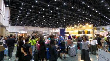 Tayland 'daki QSNCC' de 2025 sayılı Style Bangkok etkinliği. Bir sürü yerli insan alışveriş için kendi çıkarları doğrultusunda geliyor. Bangkok, Tayland. - 5 Nisan 2025.