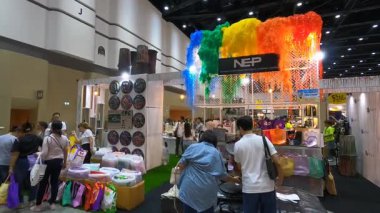 Tayland 'daki QSNCC' de 2025 sayılı Style Bangkok etkinliği. Bir sürü yerli insan alışveriş için kendi çıkarları doğrultusunda geliyor. Bangkok, Tayland. - 5 Nisan 2025.