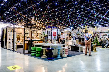 Tayland 'daki QSNCC' de 2025 sayılı Style Bangkok etkinliği. Bir sürü yerli insan alışveriş için kendi çıkarları doğrultusunda geliyor. Bangkok, Tayland. - 5 Nisan 2025.