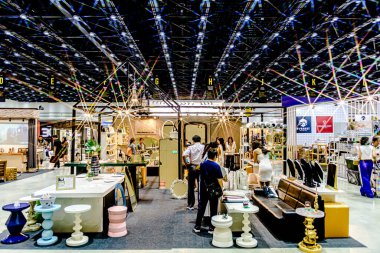 Tayland 'daki QSNCC' de 2025 sayılı Style Bangkok etkinliği. Bir sürü yerli insan alışveriş için kendi çıkarları doğrultusunda geliyor. Bangkok, Tayland. - 5 Nisan 2025.