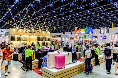 Tayland 'daki QSNCC' de 2025 sayılı Style Bangkok etkinliği. Bir sürü yerli insan alışveriş için kendi çıkarları doğrultusunda geliyor. Bangkok, Tayland. - 5 Nisan 2025.