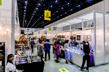 Tayland 'daki QSNCC' de 2025 sayılı Style Bangkok etkinliği. Bir sürü yerli insan alışveriş için kendi çıkarları doğrultusunda geliyor. Bangkok, Tayland. - 5 Nisan 2025.