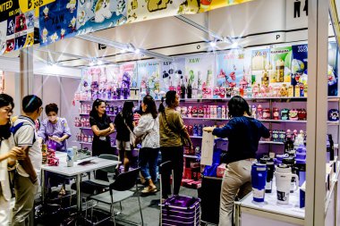 Tayland 'daki QSNCC' de 2025 sayılı Style Bangkok etkinliği. Bir sürü yerli insan alışveriş için kendi çıkarları doğrultusunda geliyor. Bangkok, Tayland. - 5 Nisan 2025.