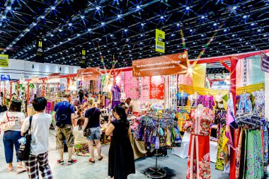 Tayland 'daki QSNCC' de 2025 sayılı Style Bangkok etkinliği. Bir sürü yerli insan alışveriş için kendi çıkarları doğrultusunda geliyor. Bangkok, Tayland. - 5 Nisan 2025.