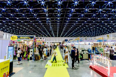 Tayland 'daki QSNCC' de 2025 sayılı Style Bangkok etkinliği. Bir sürü yerli insan alışveriş için kendi çıkarları doğrultusunda geliyor. Bangkok, Tayland. - 5 Nisan 2025.