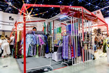 Tayland 'daki QSNCC' de 2025 sayılı Style Bangkok etkinliği. Bir sürü yerli insan alışveriş için kendi çıkarları doğrultusunda geliyor. Bangkok, Tayland. - 5 Nisan 2025.