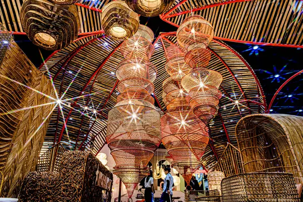 Tayland 'daki QSNCC' de 2025 sayılı Style Bangkok etkinliği. Bir sürü yerli insan alışveriş için kendi çıkarları doğrultusunda geliyor. Bangkok, Tayland. - 5 Nisan 2025.