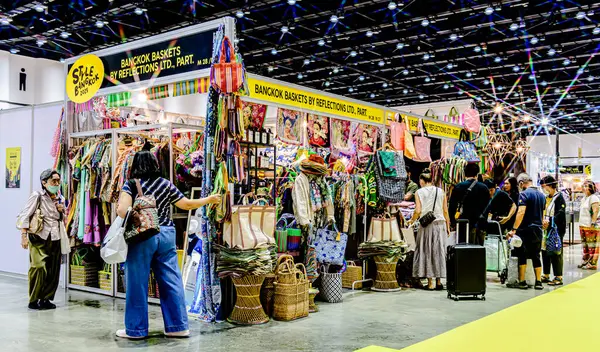 Tayland 'daki QSNCC' de 2025 sayılı Style Bangkok etkinliği. Bir sürü yerli insan alışveriş için kendi çıkarları doğrultusunda geliyor. Bangkok, Tayland. - 5 Nisan 2025.