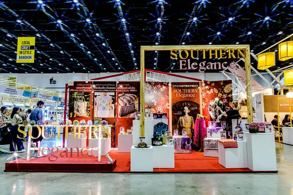 Tayland 'daki QSNCC' de 2025 sayılı Style Bangkok etkinliği. Bir sürü yerli insan alışveriş için kendi çıkarları doğrultusunda geliyor. Bangkok, Tayland. - 5 Nisan 2025.